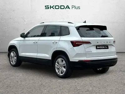 Usado Skoda Karoq Selection 150 CV (110 kW) 2025 Blanco SUV