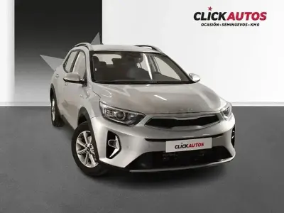 Usado Kia Stonic 79 CV (58 kW) 2025 Gris / plata SUV