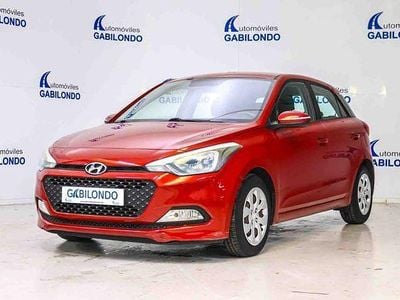 Usado Hyundai i20 75 CV (55 kW) 2015 Rojo Berlina