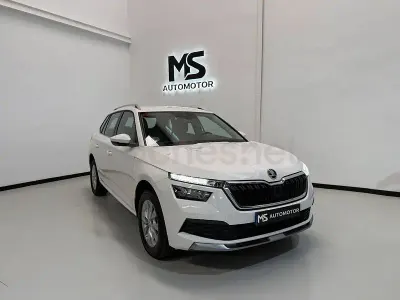 Usado Skoda Kamiq Ambition 110 CV (80 kW) 2021 Blanco SUV