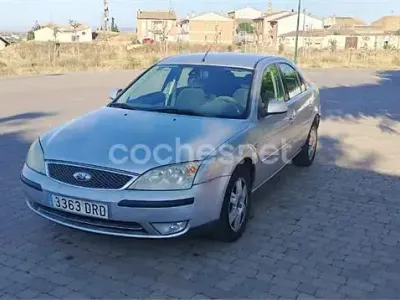 Usado Ford Mondeo Ghia 130 CV (95 kW) 2005 Gris / plata Berlina
