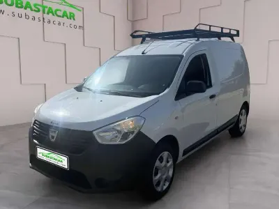 Usado Dacia Dokker Essentiel 75 CV (55 kW) 2019 Blanco Monovolumen