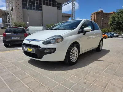 Usado Fiat Punto Evo Dynamic 69 CV (50 kW) 2011 Blanco Utilitario