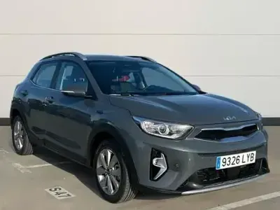 Begagnad Kia Stonic Plus 100 HK (73 kW) 2022 Grå SUV