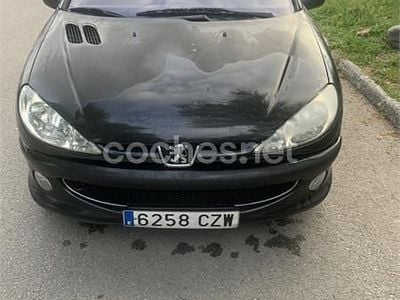 Usado Peugeot 206 110 CV (80 kW) 2004 Negro Descapotable