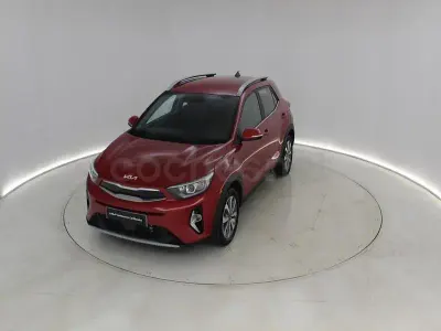 Usado Kia Stonic 100 CV (73 kW) 2023 Rojo SUV