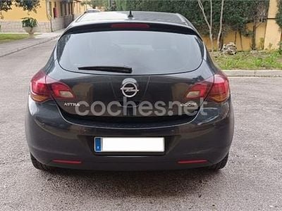 Usado Opel Astra Excellence 130 CV (95 kW) 2012 Negro Berlina