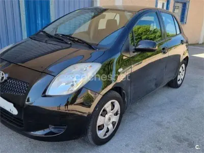 Usado Toyota Yaris Luna 90 CV (66 kW) 2007 Negro Utilitario