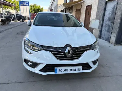 Usado Renault Mégane Zen 140 CV (102 kW) 2018 Blanco Berlina