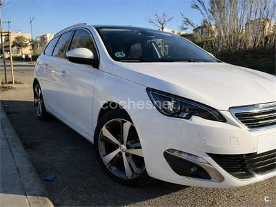 Usado Peugeot 308 Allure 120 CV (88 kW) 2015 Blanco Berlina