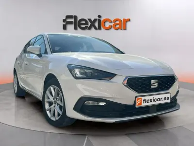 Usado Seat Leon Reference 116 CV (85 kW) 2022 Blanco Berlina