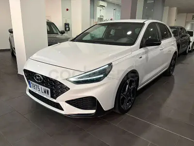 Usado Hyundai i30 N Line 120 CV (88 kW) 2021 Blanco Berlina