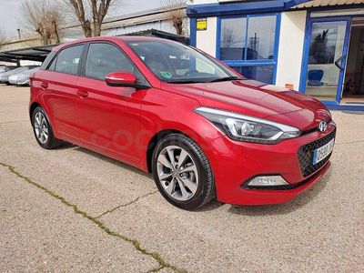 Brugt Hyundai i20 84 HK (61 kW) 2015 Rød Sedan