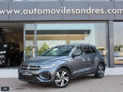 Usado VW T-Roc R-line 150 CV (110 kW) 2022 Gris / plata SUV