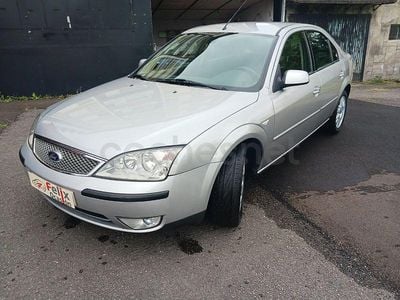 Usado Ford Mondeo Ghia 130 CV (95 kW) 2005 Gris / plata Berlina