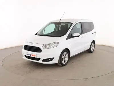 Usado Ford Tourneo Courier Trend 75 CV (55 kW) 2015 Blanco Monovolumen