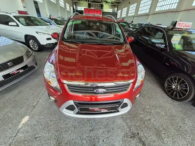 Usado Ford Kuga Titanium 136 CV (100 kW) 2008 Granate SUV