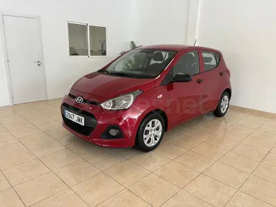 Usado Hyundai i10 66 CV (48 kW) 2016 Granate Utilitario