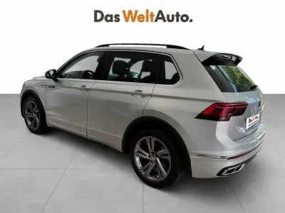 Usado VW Tiguan R-line 150 CV (110 kW) 2023 Gris / plata SUV