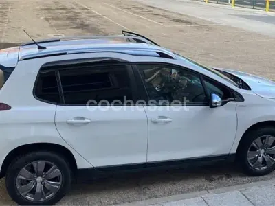 Usado Peugeot 2008 Signature Sky 82 CV (60 kW) 2018 Blanco SUV
