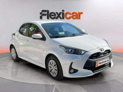 Usado Toyota Yaris Active 69 CV (50 kW) 2022 Blanco Utilitario