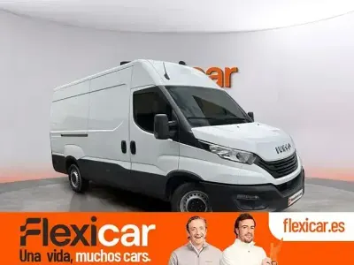 Begagnad Iveco Daily 156 HK (114 kW) 2023 Vit Sedan