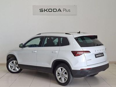 Usado Skoda Karoq Selection 150 CV (110 kW) 2025 Blanco SUV