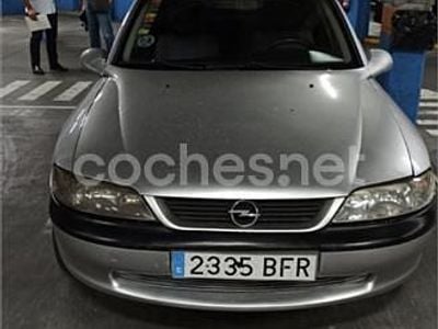 Gris / plata Usado 2001 Opel Vectra Sport Berlina | 2500 €