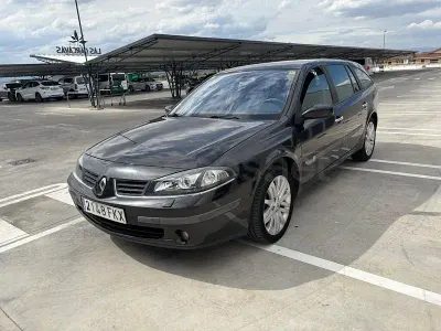 Usado Renault Laguna III Dynamique 130 CV (95 kW) 2007 Negro Familiar