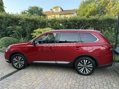 Usado Mitsubishi Outlander Motion 150 CV (110 kW) 2019 Rojo SUV