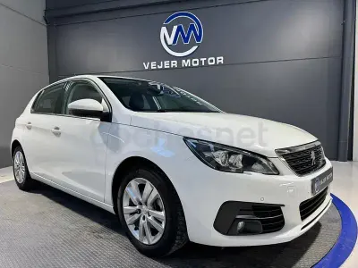 Usado Peugeot 308 Active 100 CV (73 kW) 2020 Blanco Berlina