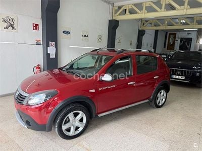 Usado Dacia Sandero Stepway 90 CV (66 kW) 2011 Granate Berlina
