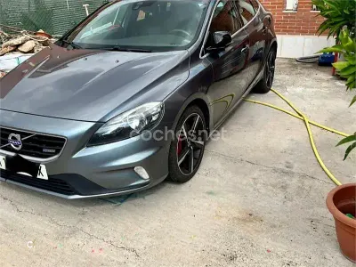 Usado Volvo V40 R-Design Momentum 190 CV (139 kW) 2014 Gris / plata Berlina