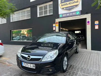 Usado Opel Vectra Elegance 150 CV (110 kW) 2009 Negro Berlina