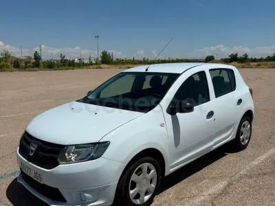 Usado Dacia Sandero Ambiance 75 CV (55 kW) 2015 Blanco Berlina