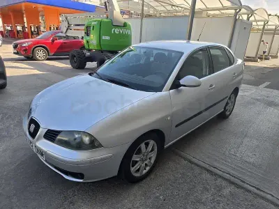 Usado Seat Cordoba Reference 75 CV (55 kW) 2005 Gris / plata Berlina