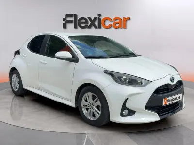 Usado Toyota Yaris Hybrid Business Edition 116 CV (85 kW) 2022 Blanco Berlina