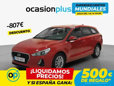 Usado Hyundai i30 120 CV (88 kW) 2018 Rojo Familiar