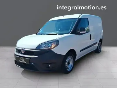 Usado Fiat Doblò 95 CV (69 kW) 2019 Blanco Monovolumen