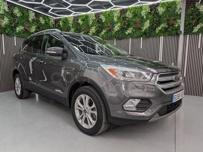 Usado Ford Kuga Titanium 150 HP (110 kW) 2018 Cinzento SUV