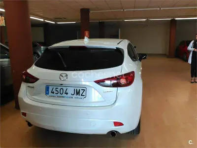 Usado Mazda 3 Luxury 120 CV (88 kW) 2016 Blanco Berlina