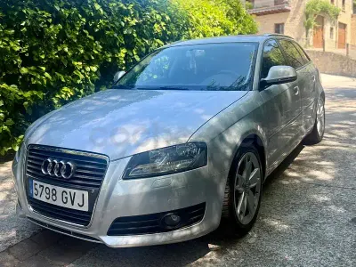 Usado Audi A3 Attraction 140 CV (102 kW) 2010 Gris / plata Utilitario
