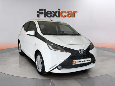 Usado Toyota Aygo X-cite 72 CV (52 kW) 2017 Blanco Utilitario
