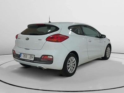 Używany Kia Ceed 110 KM (80 kW) 2014 Biały Hatchback