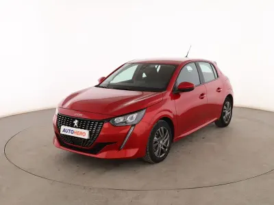 Usado Peugeot 208 Active 101 CV (74 kW) 2021 Rojo Utilitario