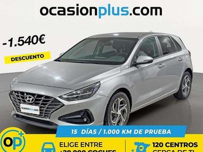 Usado Hyundai i30 120 CV (88 kW) 2022 Plateado Utilitario