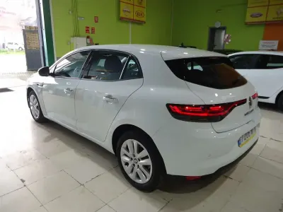 Usado Renault Mégane Equilibre 116 CV (85 kW) 2023 Blanco Utilitario