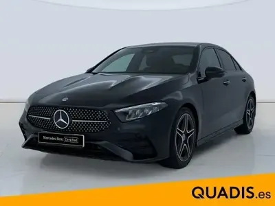 Usado Mercedes A180 136 CV (100 kW) 2025 Negro cosmos Berlina