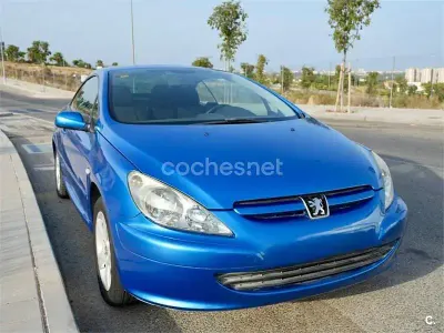 Usado Peugeot 307 CC 110 CV (80 kW) 2004 Azul Descapotable