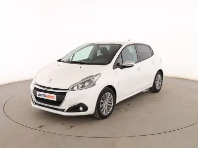 Usado Peugeot 208 Style 82 CV (60 kW) 2018 Blanco Utilitario